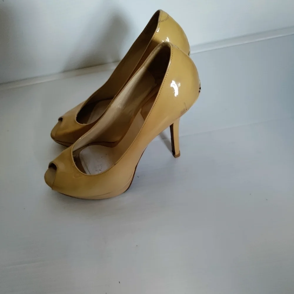 DIOR BEIGE PATENT LEATHER PEEP TOE PUMPS size 36